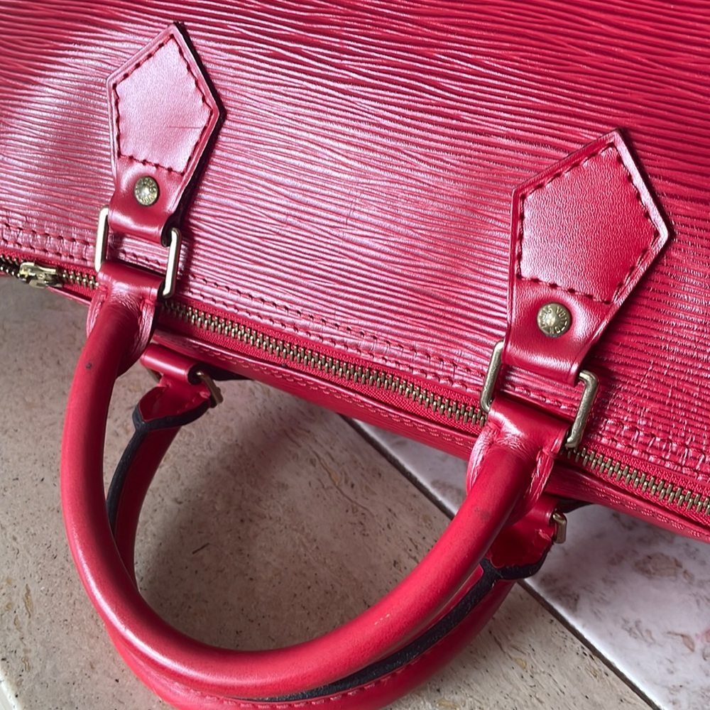 Authentic Louis vuitton Epi Speedy Handbag . - Picture 10 of 17